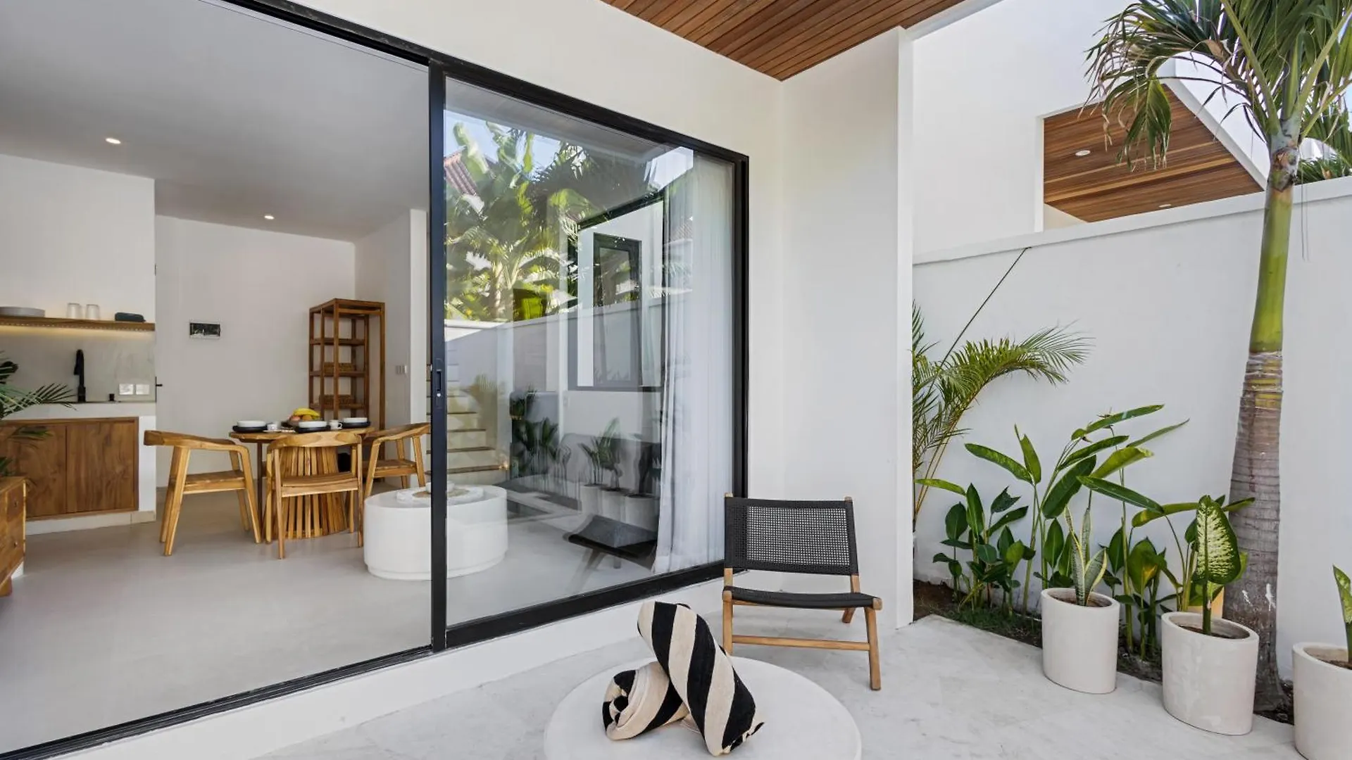 White Residence - Art & Boutique Villas Seminyak