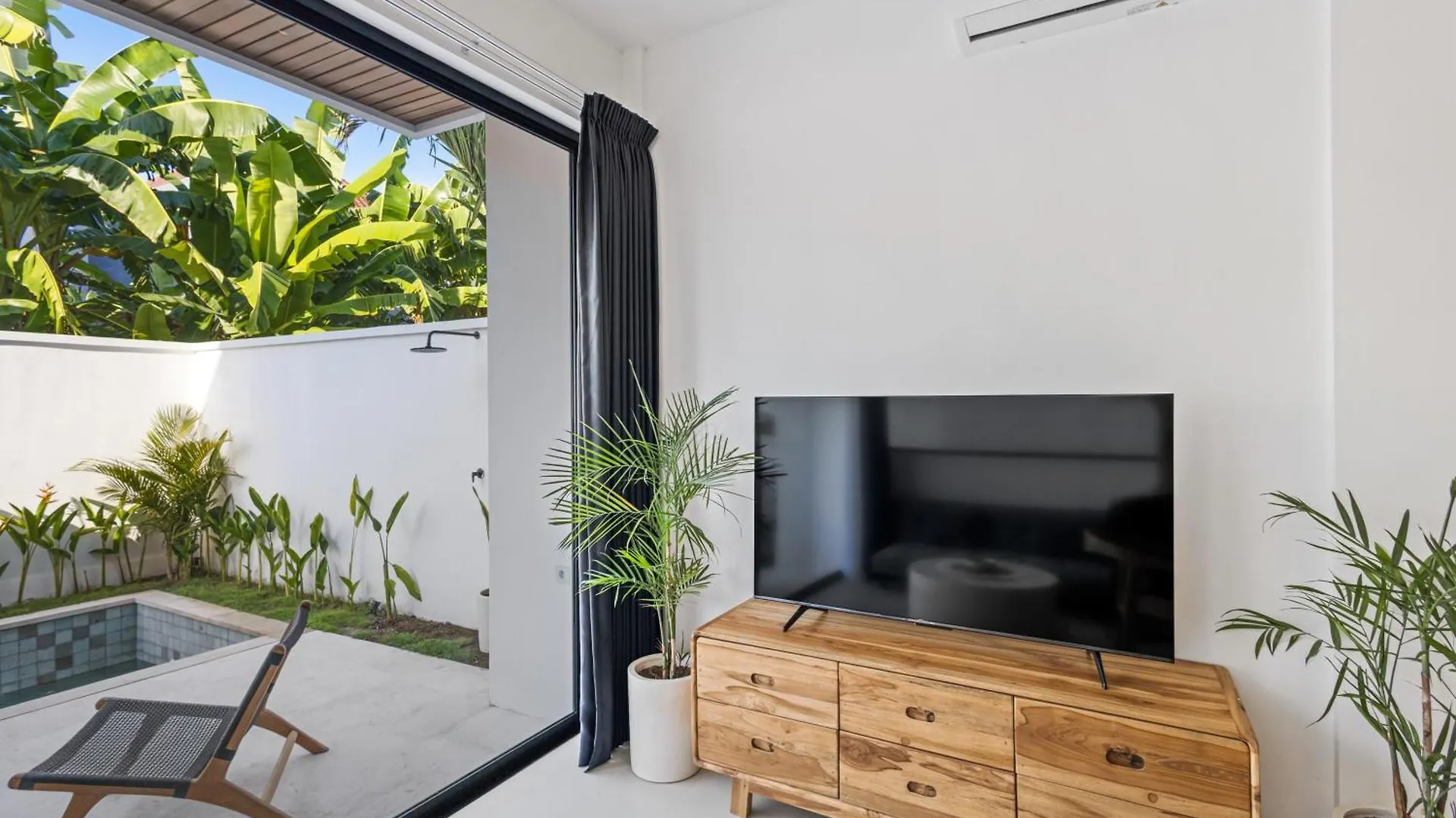 White Residence - Art & Boutique Villas Seminyak Hotel