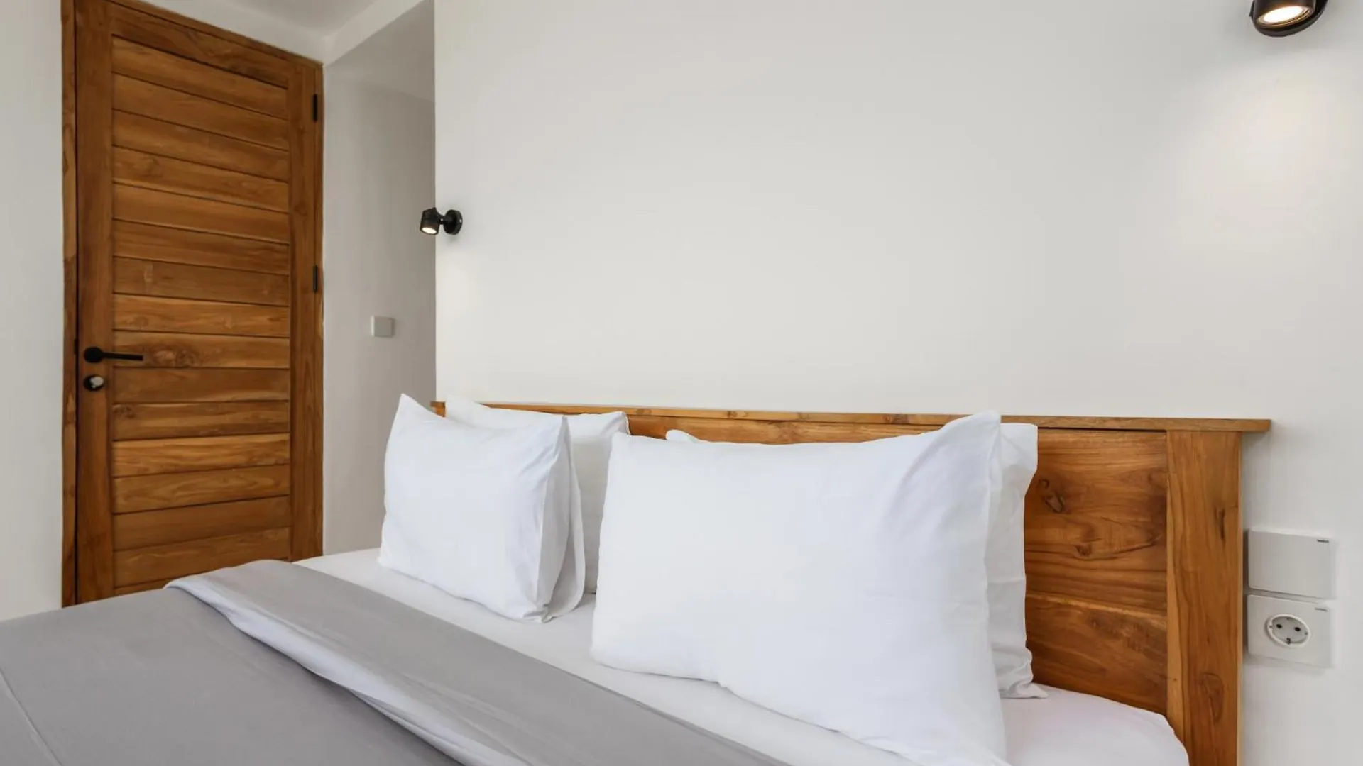 Hotel White Residence - Art & Boutique Villas Seminyak